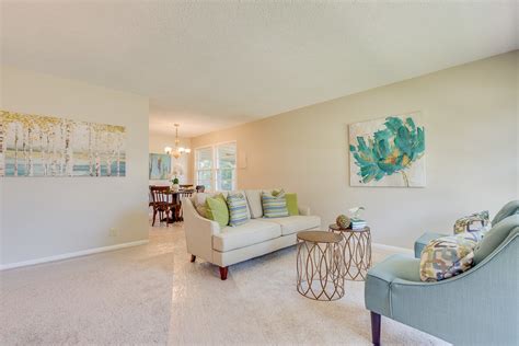Home Staging & Design - Traditional - Living Room - Louisville - by ...
