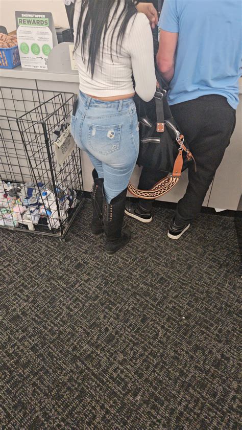 Fun Sized Latina Milf With A Big Ole Culo Tight Jeans Forum