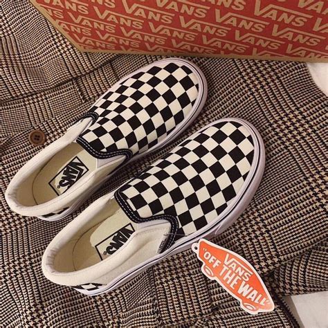 มือ 2 สภาพดี Vans รองเท้าผ้าใบ Classic Slip On Checkerboard Moome