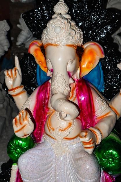 Feliz ganesh chaturthi dios hindú ganesha Foto Premium