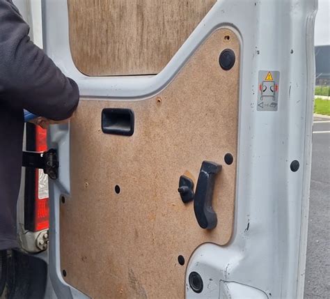 Comment D Monter La Poign E Arri Re De Votre Renault Master Star