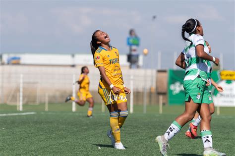 Deiry Ram Rez Santos Laguna Vs Tigres Femenil Sub J