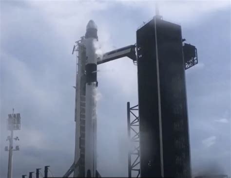 Golocalprov Elon Musks Spacex Launches Astronauts Into Orbit First