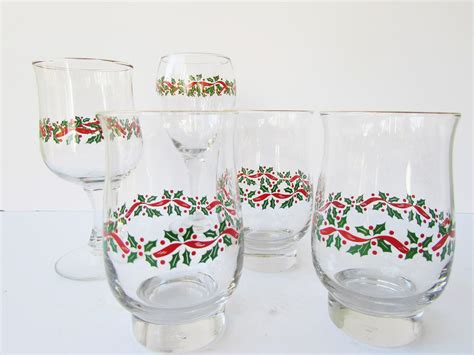 Vintage Christmas Holly Pattern Glasses Set Of 5 Mixed Etsy