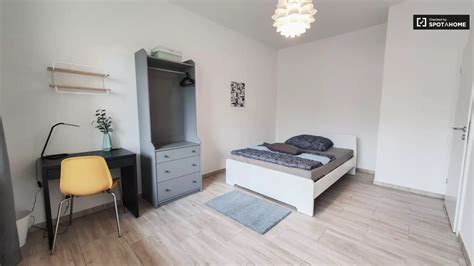 Zimmer Zu Vermieten In Wohnung Mit Schlafzimmern In Berlin