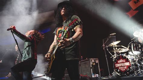 SLASH Featuring MYLES KENNEDY AND THE CONSPIRATORS Premier Official