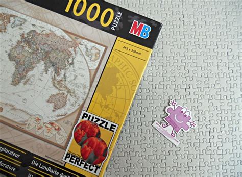 MB Puzzle Explorers Map 1000 Parça Puzzle Teacher