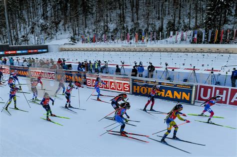 Biathlon Start Bei Der 4x6 Km Staffel Der Damen Beim BMW IBU Weltcup