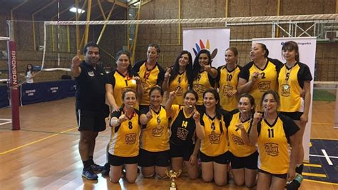 Club Deportivo Padre Hurtado De V Leibol Se Titul Campe N Del M Ster