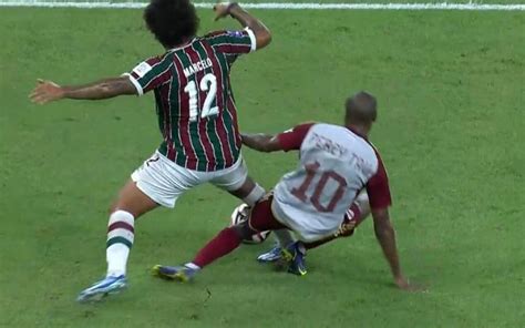 Foi pênalti Comentarista de arbitragem analisa polêmica em Fluminense