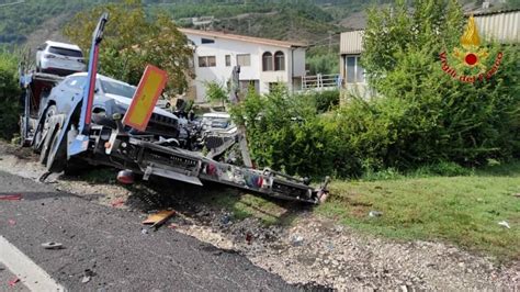 Incidente Nell Avellinese Coinvolto Anche Un Autotrasportatore Del