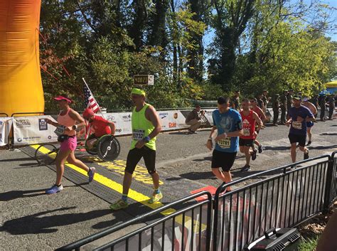 Photos: Sights from the 2017 Marine Corps Marathon - WTOP News