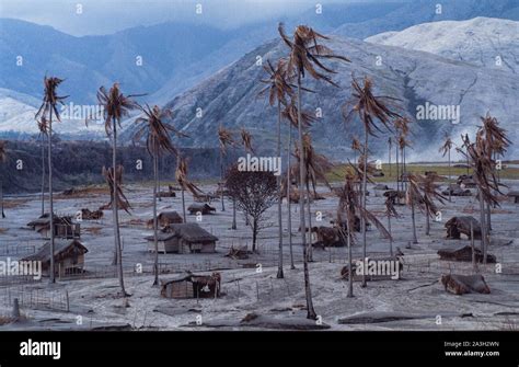 Pinatubo Eruption 1991 Hi Res Stock Photography And Images Alamy