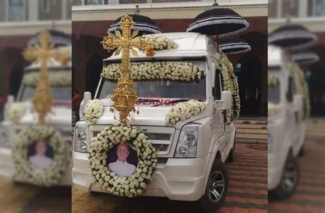 The Photo Tradition At Christian Funerals In Kerala Bbc News Funeral