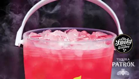 Applebee S Halloween Drinks 5 Spooky Cocktails And 10 Drink Buckets