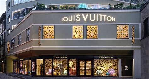 Louis Vuitton Boutique Garage Traversi Spi