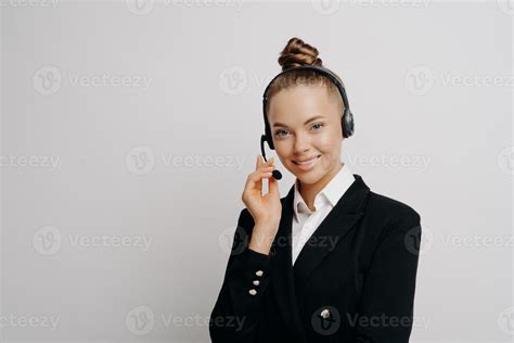 Female Call Center Representative Talking With Customer 7908656 Stock