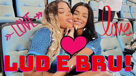 LIVE DO CASAL LUDMILA E BRUNA GONÇALVES APAIXONADAS SE BEIJANDO