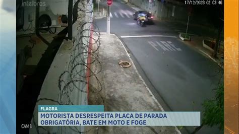 Motorista avança sinal vermelho e se choca motociclista em BH