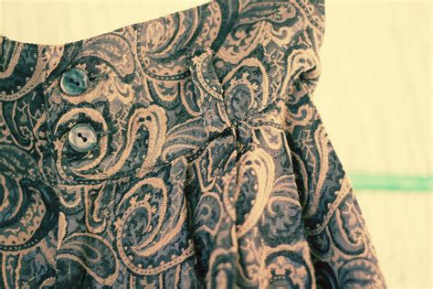Probably a Fashion Junkie.: Define Paisley