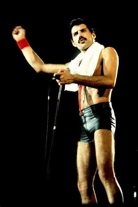 Freddie Mercurys Most Iconic Moments In Photos Queen Freddie Mercury