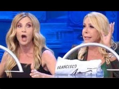 Amici Anna Pettinelli Butta L Acqua Addosso A Lorella Cuccarini Lite