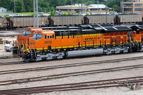 Bnsf One Of Bnsf S New Et Ach S Sitting At The Servi Flickr