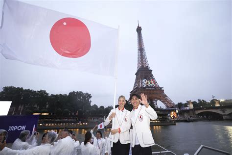 大役果たした「日本の顔」 旗手の江村と半井、晴れやかに（共同通信） Yahooニュース