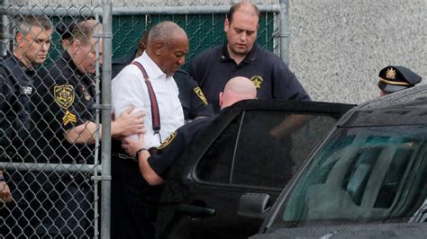 El comediante Bill Cosby fue sentenciado a entre 3 y 10 años de cárcel