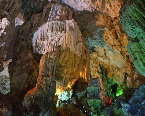 Top 8 Amazing Caves In Ha Long Bay Worth Visiting