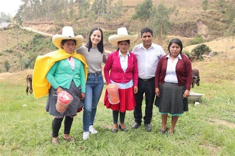 Congresistas de bancada Cambio Democrático Juntos Por el Perú con sus