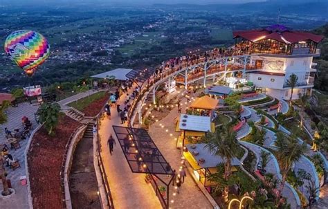 Menikmati Keindahan Sunset Di Bukit Bintang Pojok Jogja