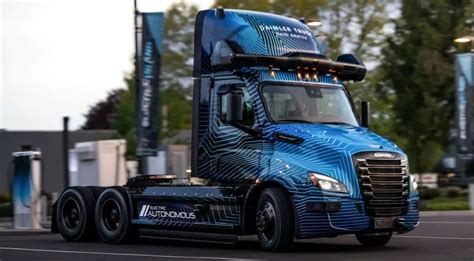 Daimler Truck reveló su primer camión que se conduce solo listo en 2027