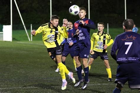 Football R Gional L Asptt Caen Repart De L Avant Bourgu Bus Est