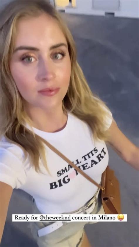 Valentina Ferragni con la t shirt più amata dalle star Small tits