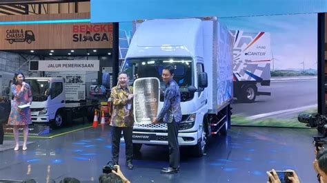 Ktb Serahkan Truk Listrik Mitsubishi Ecanter Ke Konsumen Pertamanya Di