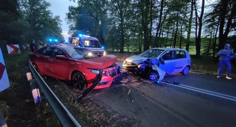 Zderzenie osobówek na drodze z Kłodnicy do Januszkowic Trzy osoby