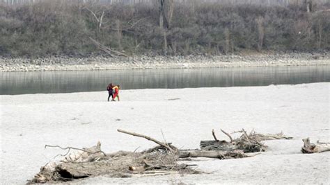 Siccit Italia Il Nord In Crisi Idrica Fiumi In Secca E Laghi Ai