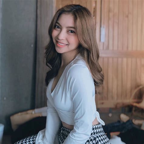 Điểm mặt dàn hot girl cả năm yêu đương nhộn nhịp nhưng Tết đến Xuân về vẫn một mình như ai