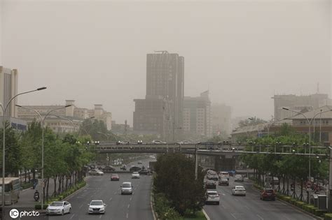 北京大风沙尘天气来袭 沙尘目前已抵达北京城区