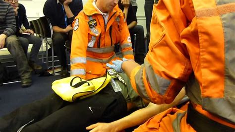 Demostration Of Pre Hospital Thoracotomy By London Hems Youtube