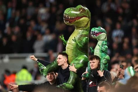 Newcastle Fans Mock Everton Goalkeeper Jordan Pickford With Inflatable