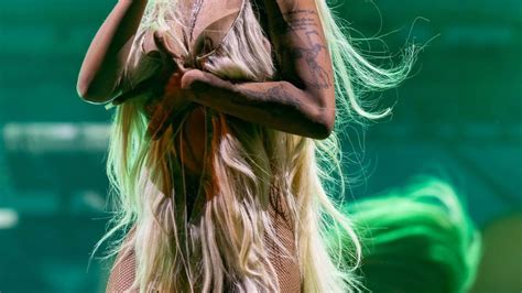 Doja Cat Flashes Her Nude Boobs In A See Through Outfit At The 2023 MTV