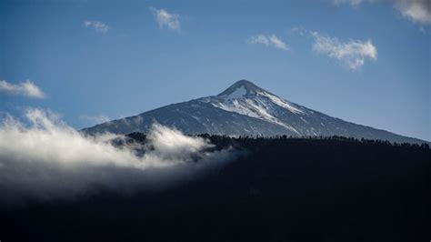 Premium Photo | The teide volcano mountain - teide national park at ...