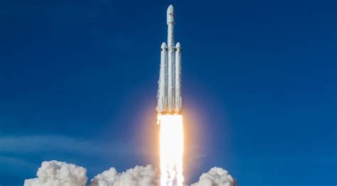 Spacex Successfully Launches Falcon Heavy Lands All Three Boosters Extremetech