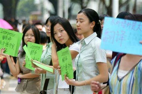 211院校女大学生兼职做翻译，月入近万，还能免费环游世界