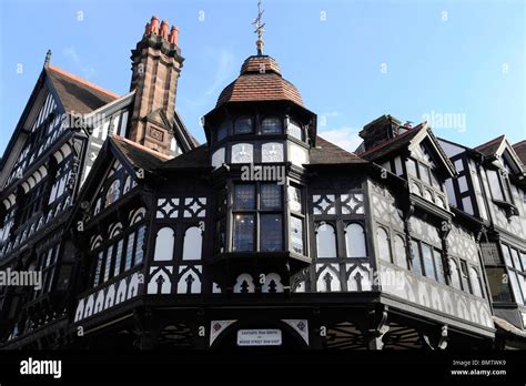 Black And White Half Timber Frame Tudor Building In Chester Stock Photo