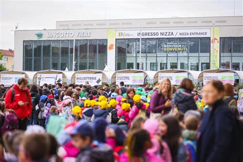 Salone Internazionale Del Libro Di Torino Italia 215 000 Partecipanti