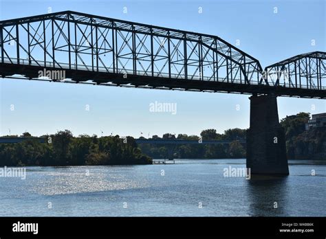 Walnut Street Bridge In Chattanooga Tennessee Stock Photo Alamy