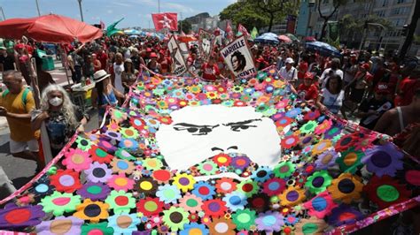 CarnaLula eleitores comemoram vitória de Lula festa no RJ